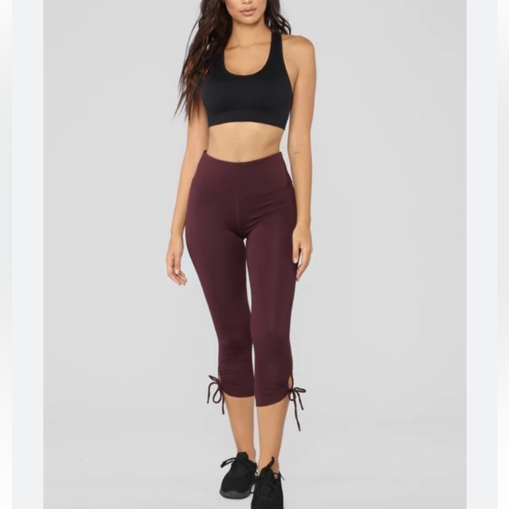 AERIE Chill.Play.Move 3/4 cropped high waisted Ankle wrapped Leggings Eggplant S